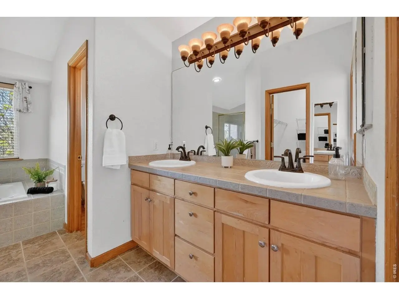 details matter in the primary bath styled by STS Boulder Foothills